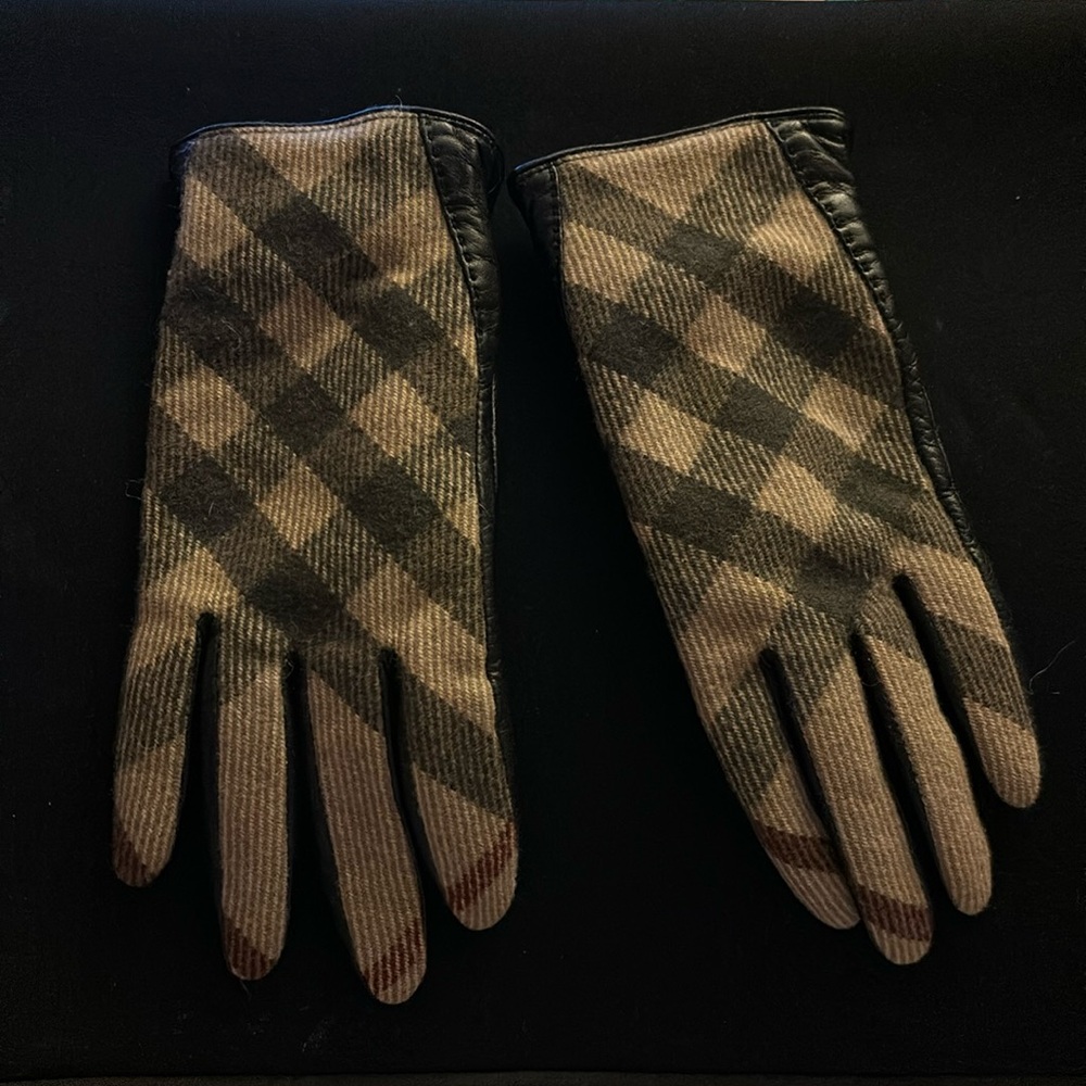 Burberry women’s NOVA gloves sz 7